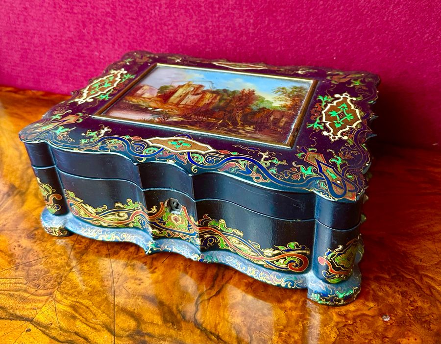 ANTIQUE BOXES